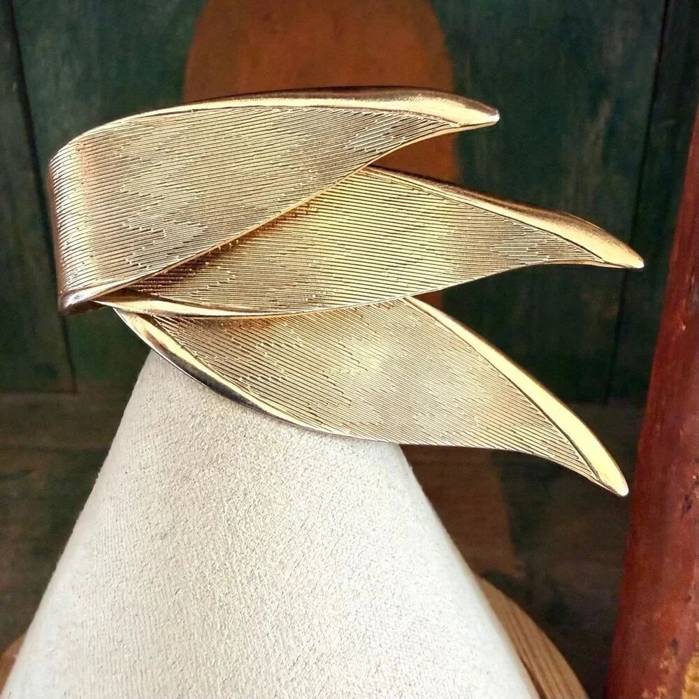 Vintage Gold Tone Layered Leaf Brooch Mid Century Modernist Textured